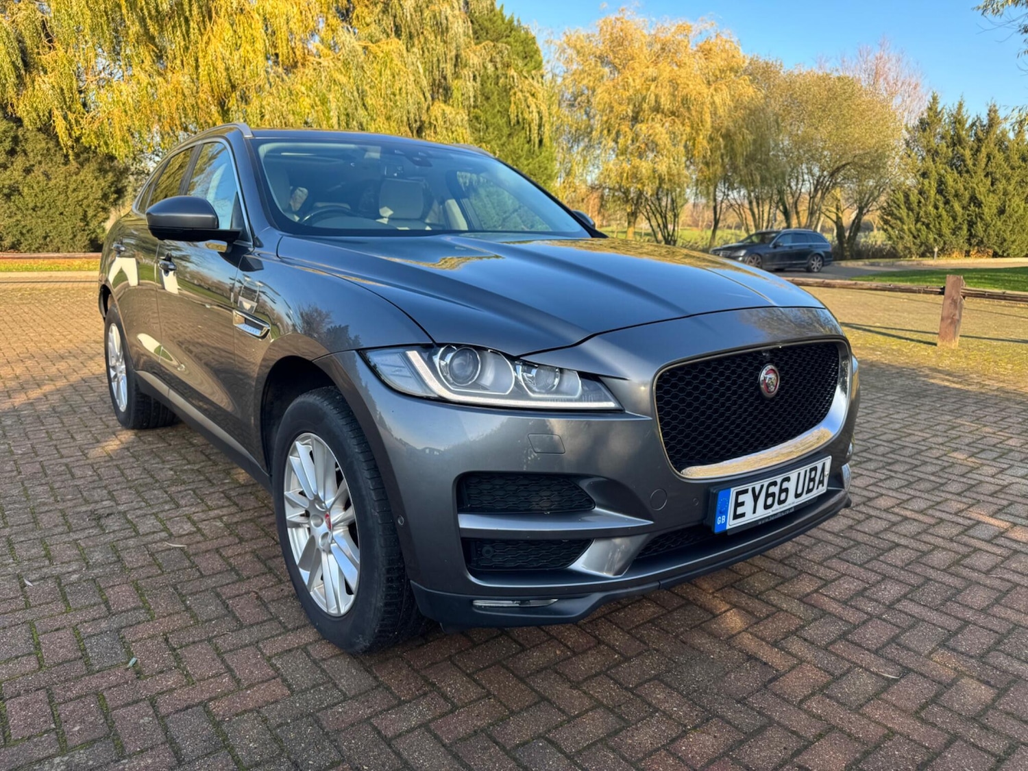 Used Jaguar F-Pace 2016 for sale - 76714899: Photo 5