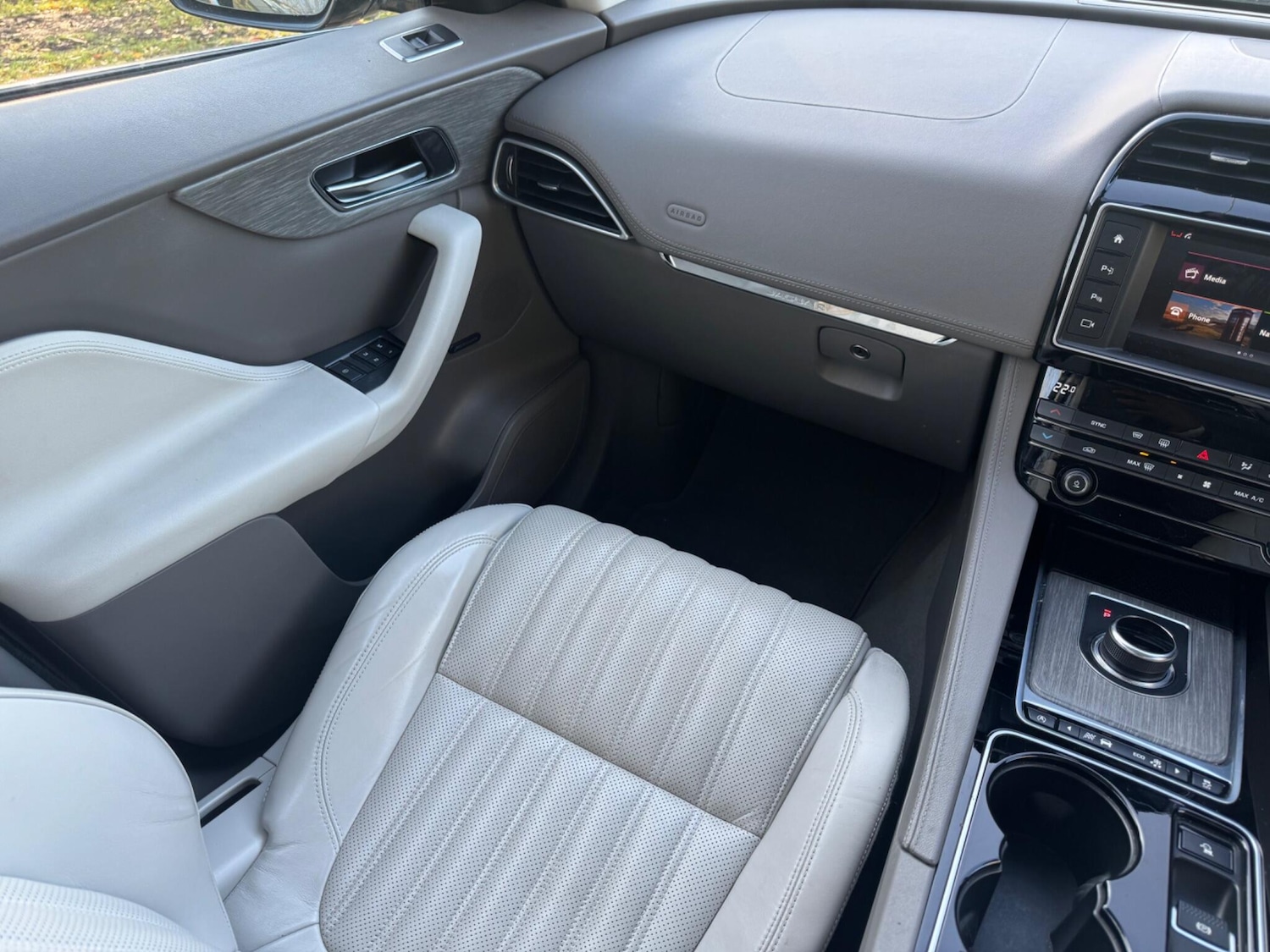 Used Jaguar F-Pace 2016 for sale - 76714899: Photo 66