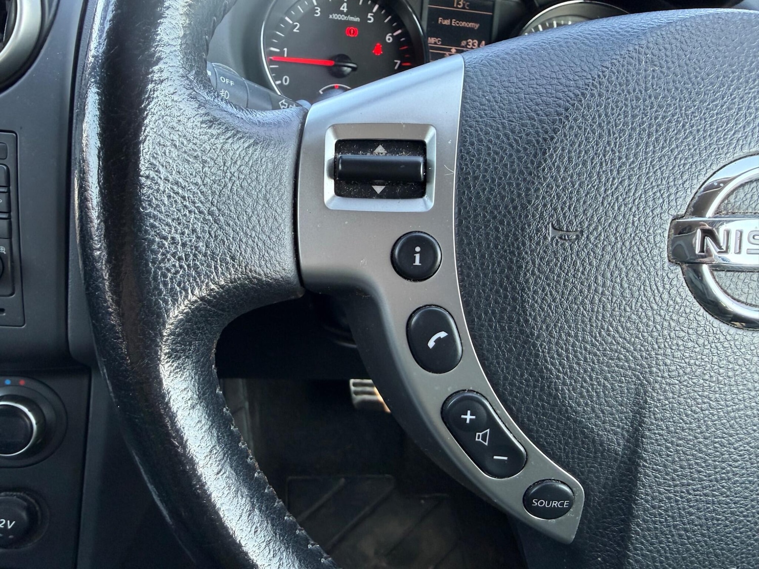 Used Nissan Qashqai 2013 for sale - 77957950: Photo 25