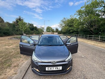 Used Hyundai i20 2017 for sale - 79304366: Photo