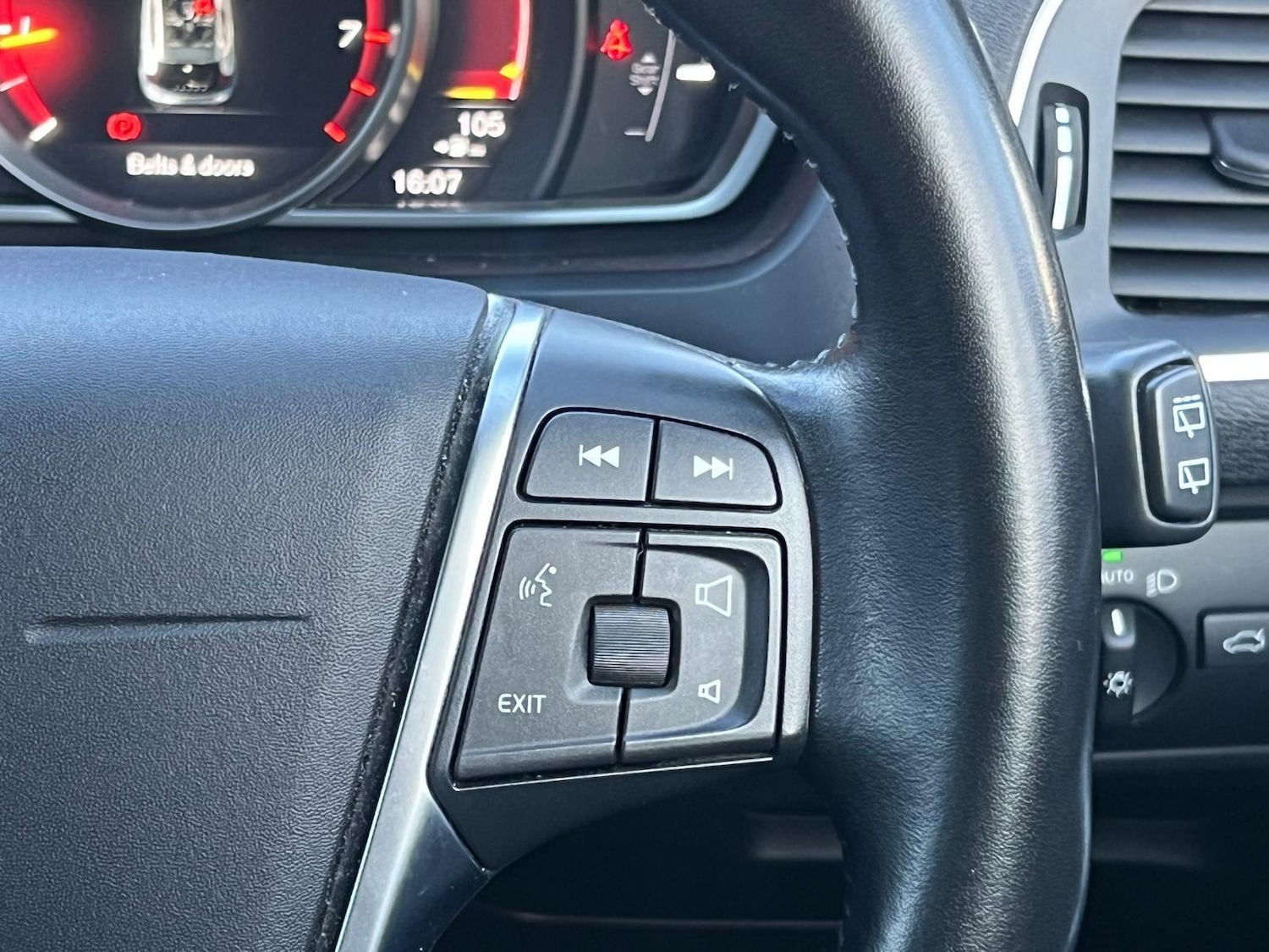 Used Volvo V40 2016 for sale - 77646950: Photo 32