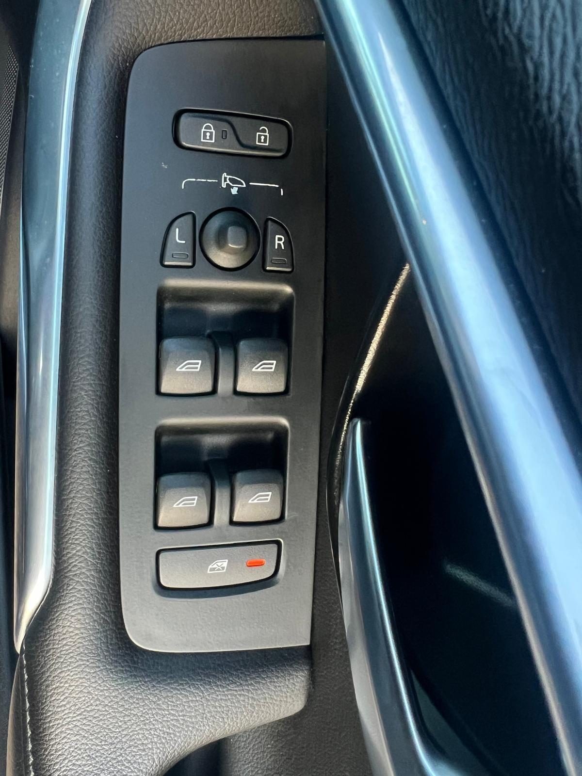 Used Volvo V40 2016 for sale - 77646950: Photo 37