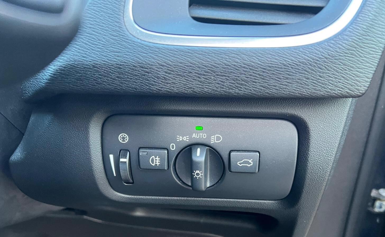 Used Volvo V40 2016 for sale - 77646950: Photo 38