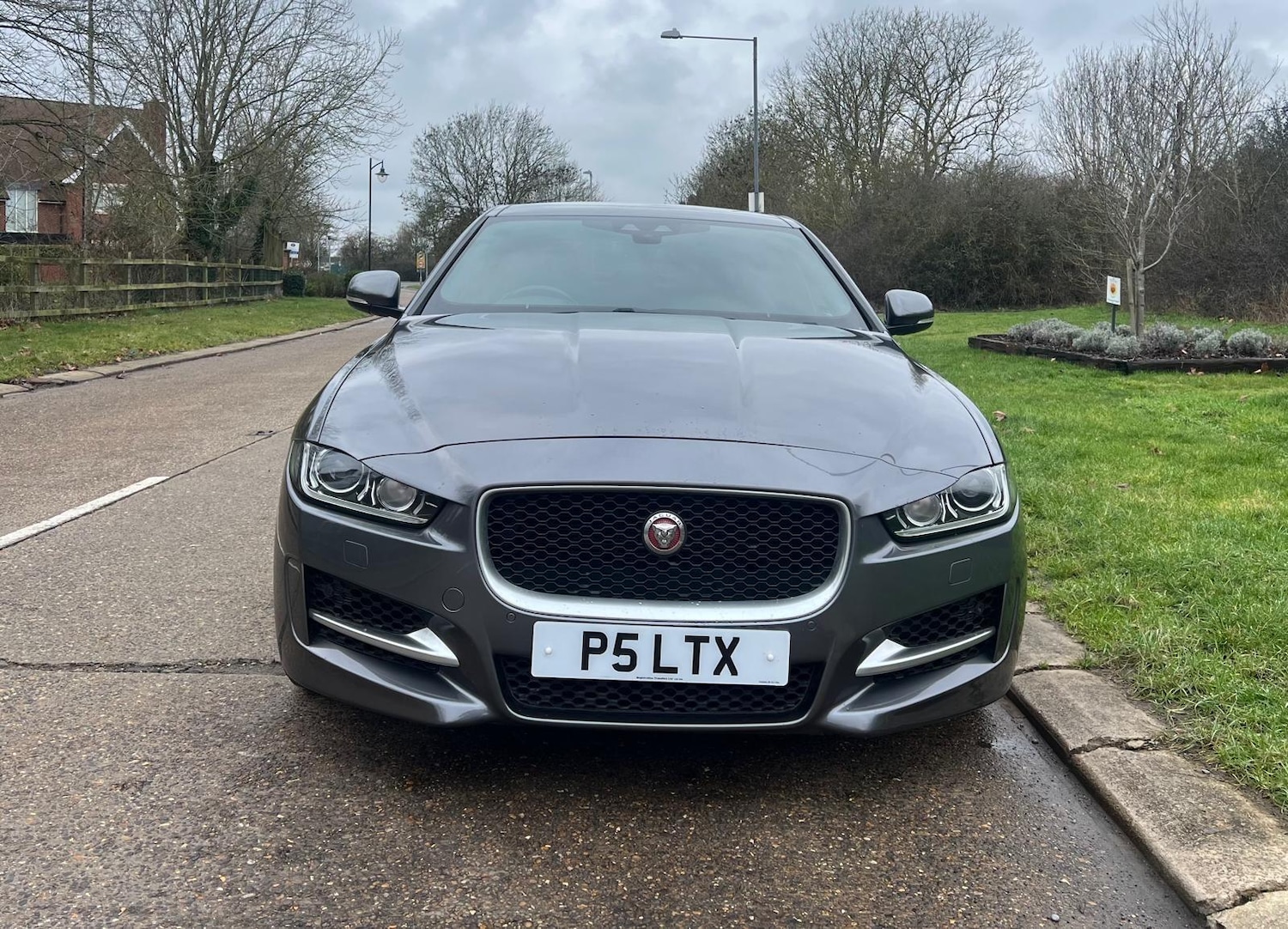 Used Jaguar XE 2016 for sale - 77612078: Photo 2
