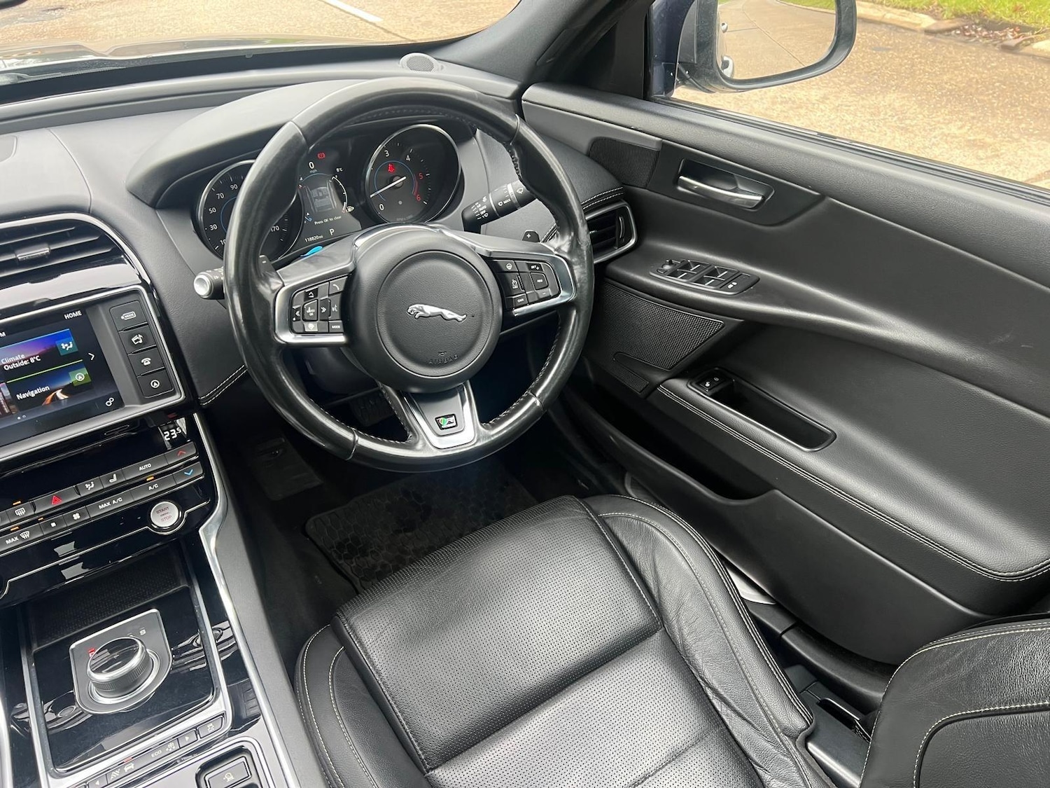 Used Jaguar XE 2016 for sale - 77612078: Photo 26