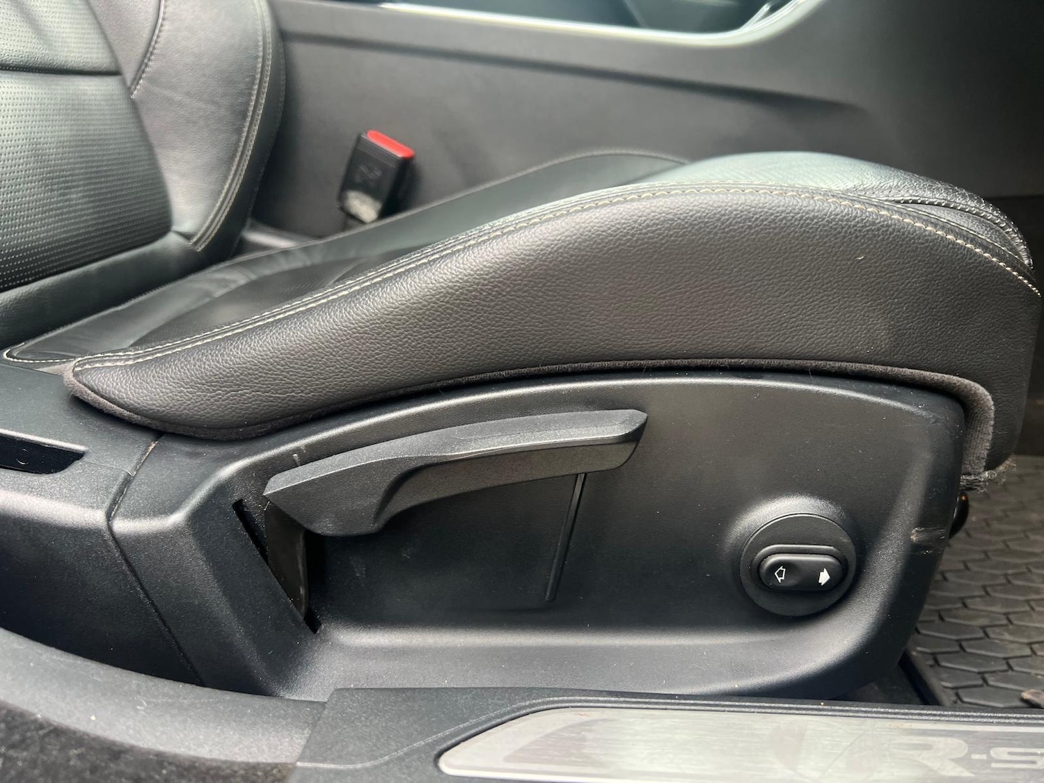 Used Jaguar XE 2016 for sale - 77612078: Photo 31