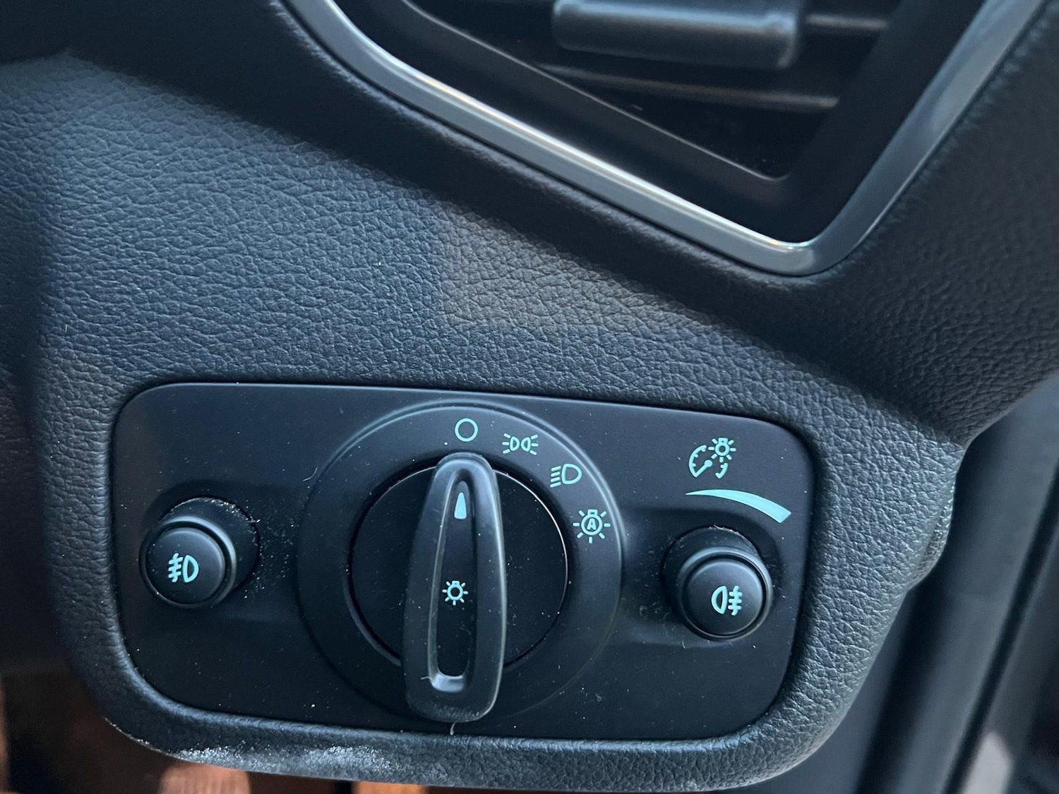 Used Ford Kuga 2015 for sale - 77839138: Photo 28