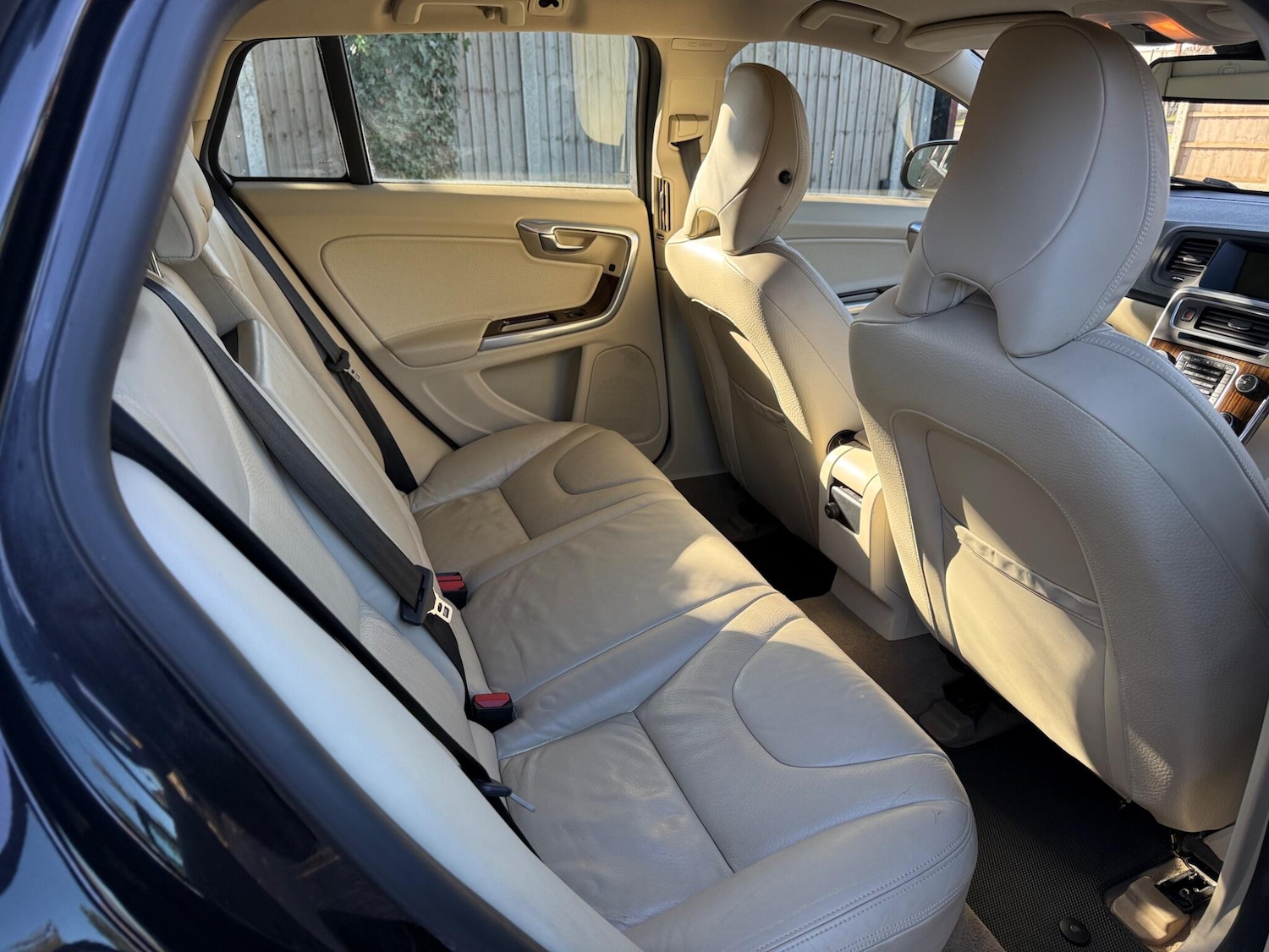 Used Volvo V60 2011 for sale - 77957171: Photo 11