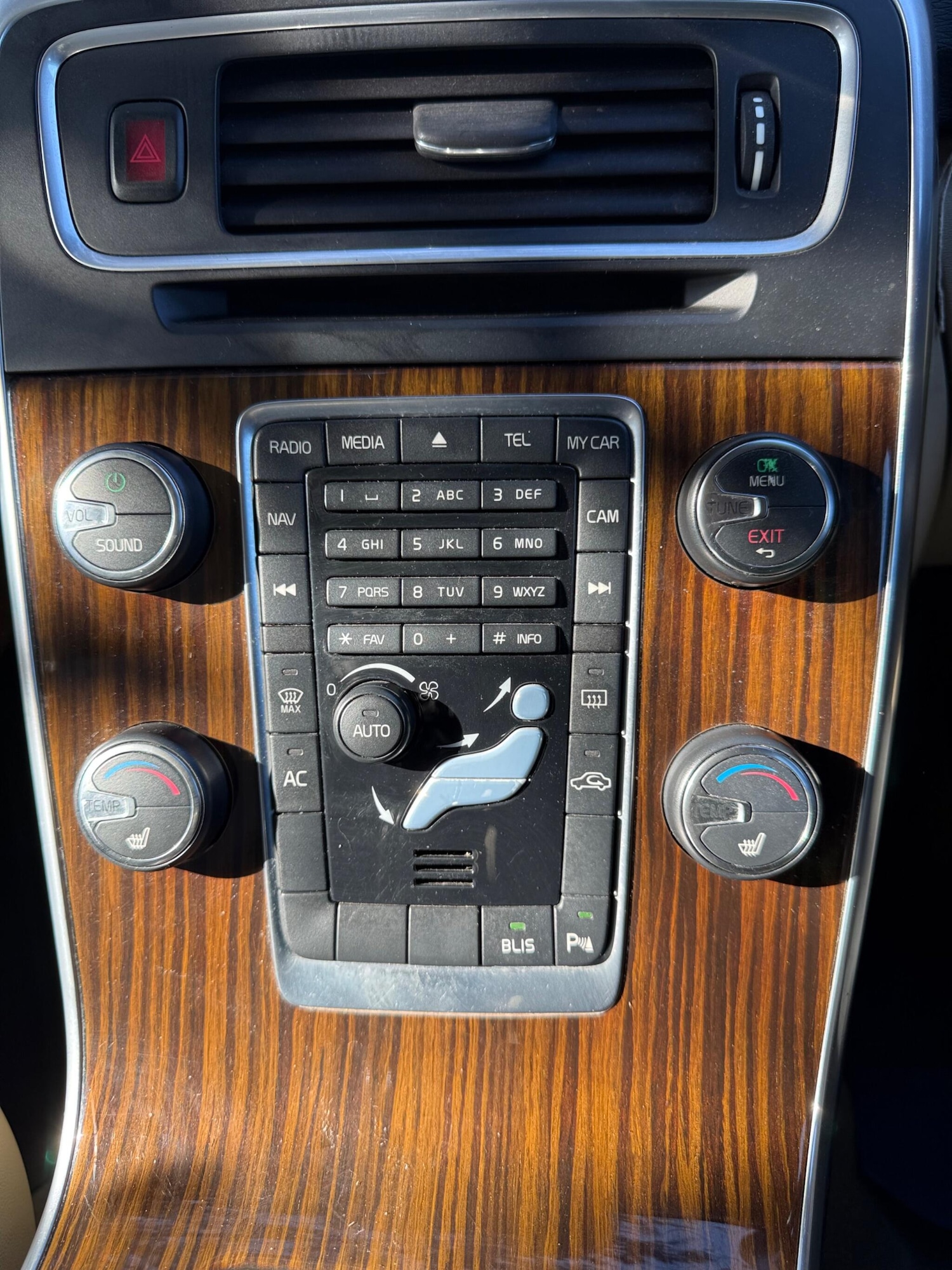 Used Volvo V60 2011 for sale - 77957171: Photo 14