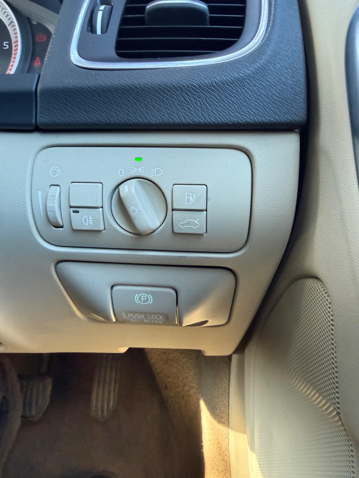 Used Volvo V60 2011 for sale - 77957171: Photo 16