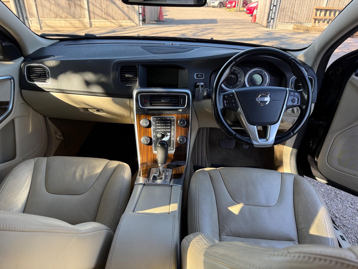 Used Volvo V60 2011 for sale - 77957171: Photo 22