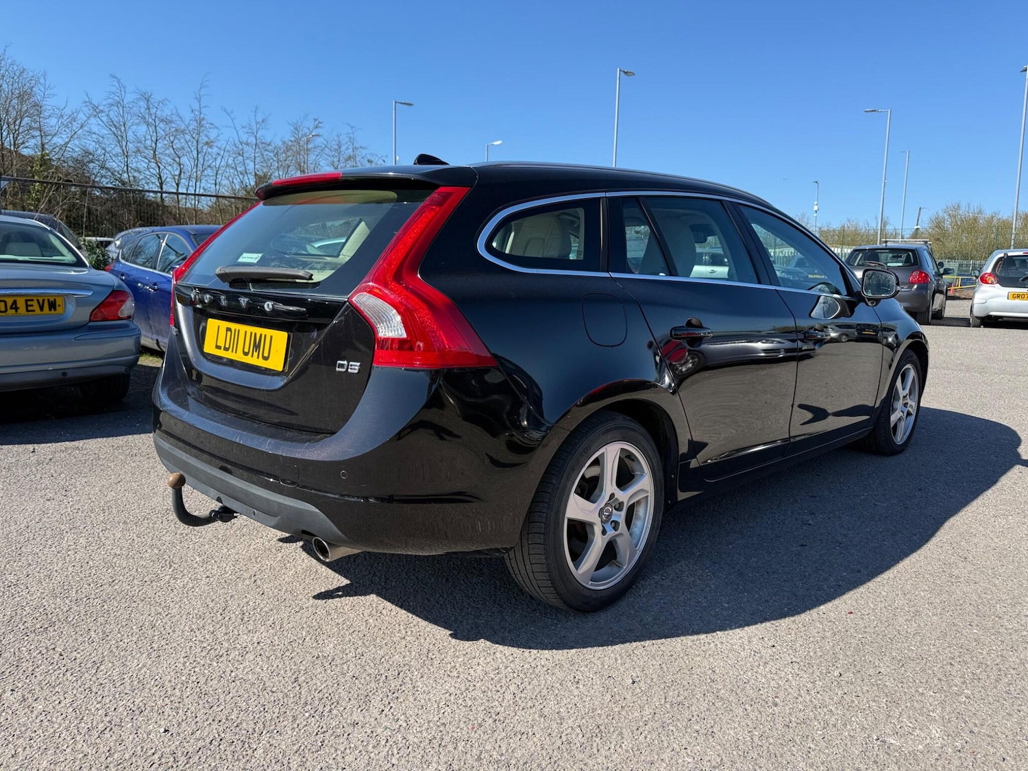Used Volvo V60 2011 for sale - 77957171: Photo 4