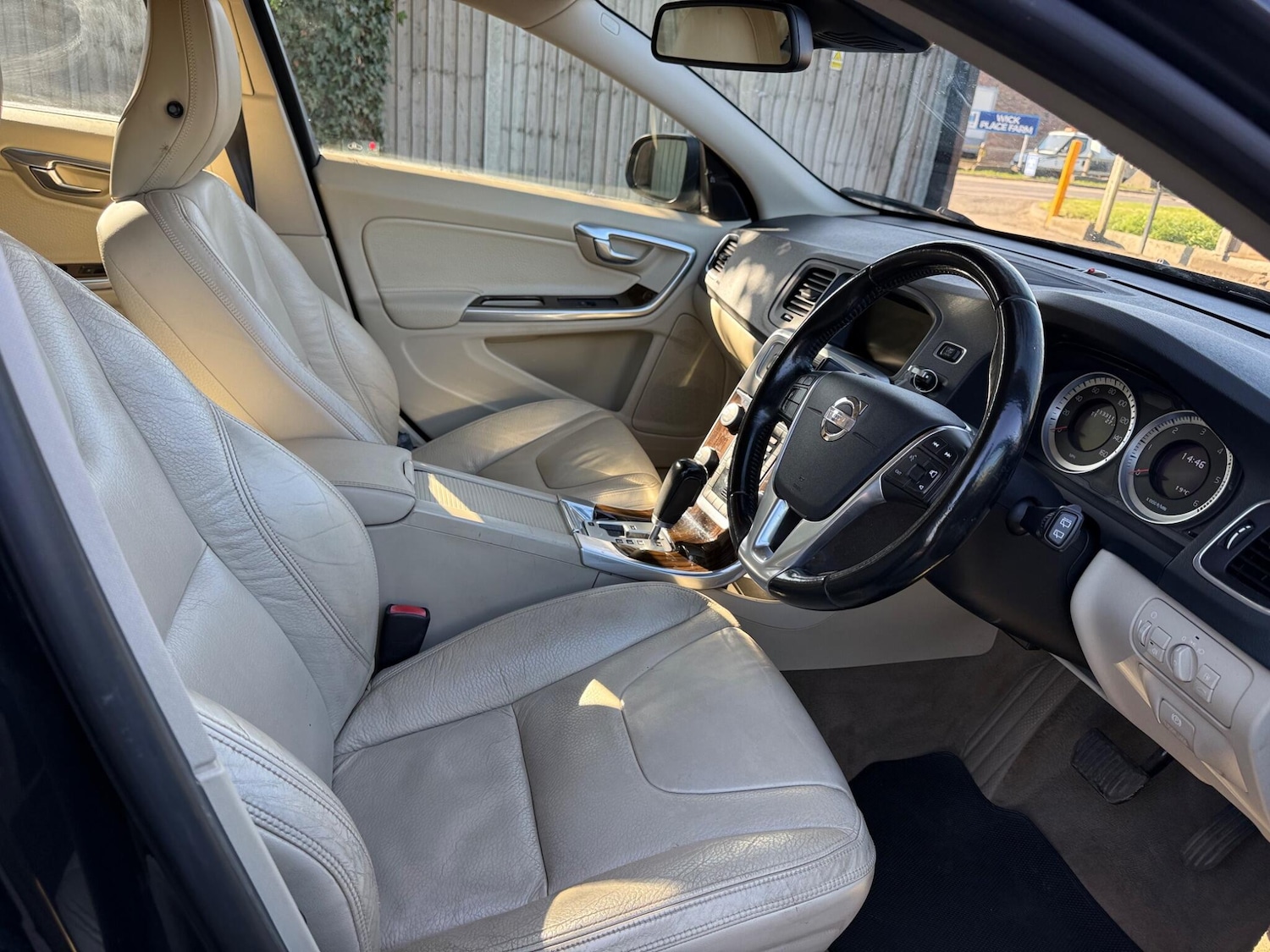 Used Volvo V60 2011 for sale - 77957171: Photo 8