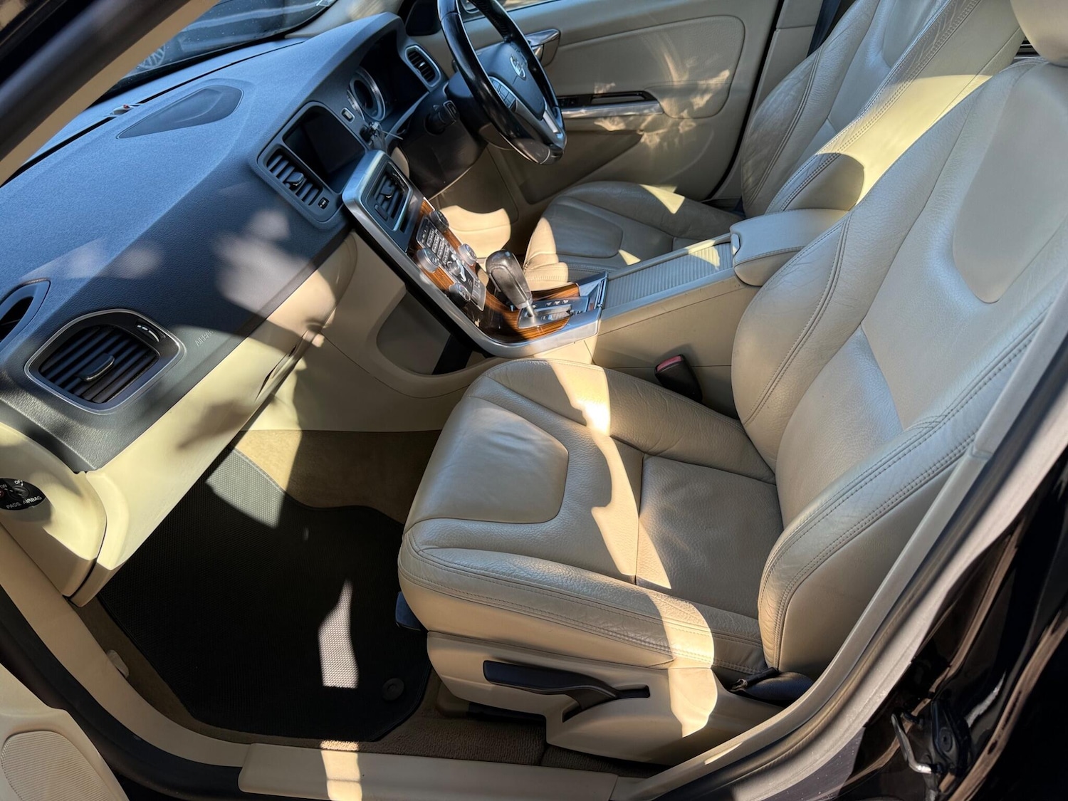 Used Volvo V60 2011 for sale - 77957171: Photo 9