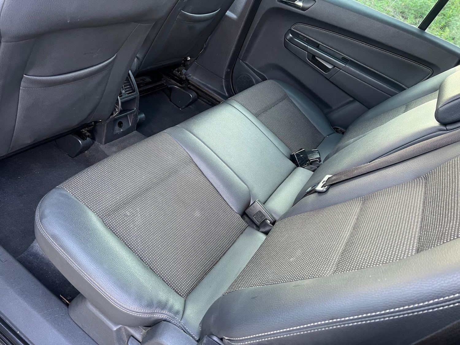 Used Vauxhall Zafira 2010 for sale - 76700979: Photo 12