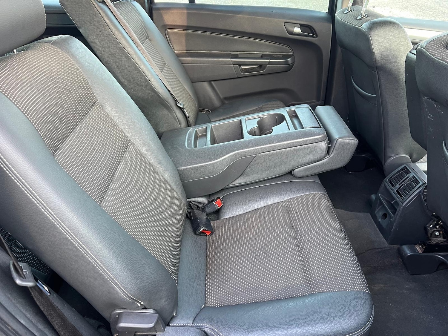 Used Vauxhall Zafira 2010 for sale - 76700979: Photo 14