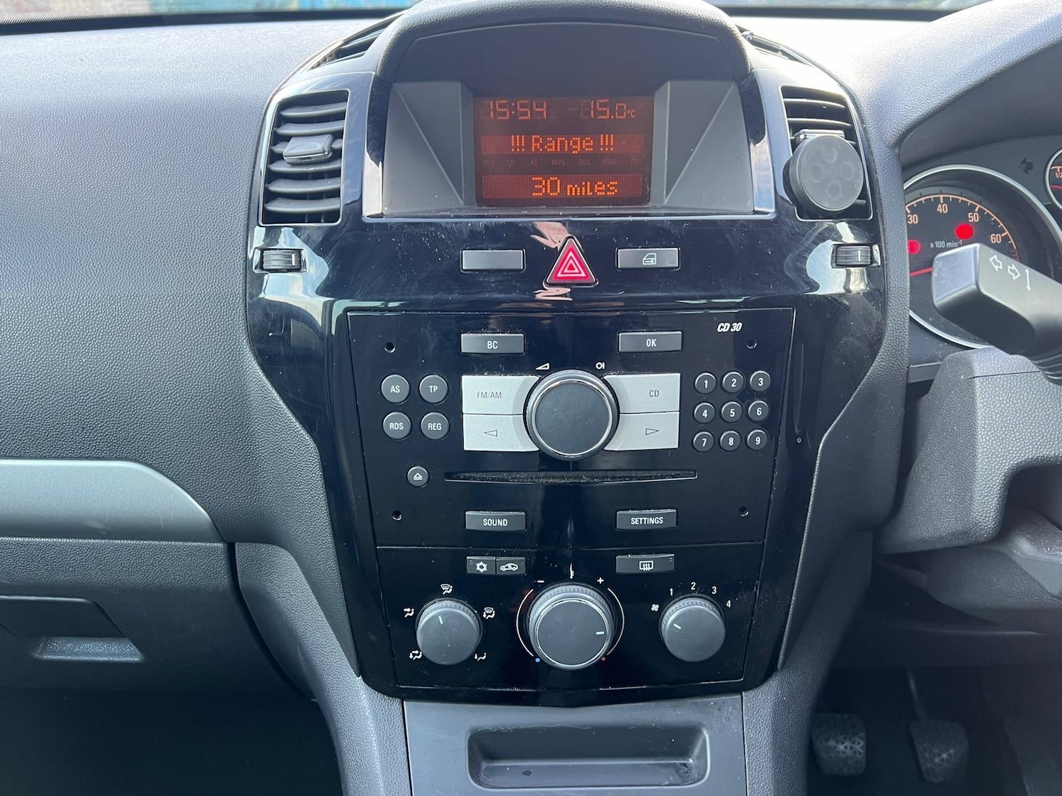 Used Vauxhall Zafira 2010 for sale - 76700979: Photo 21