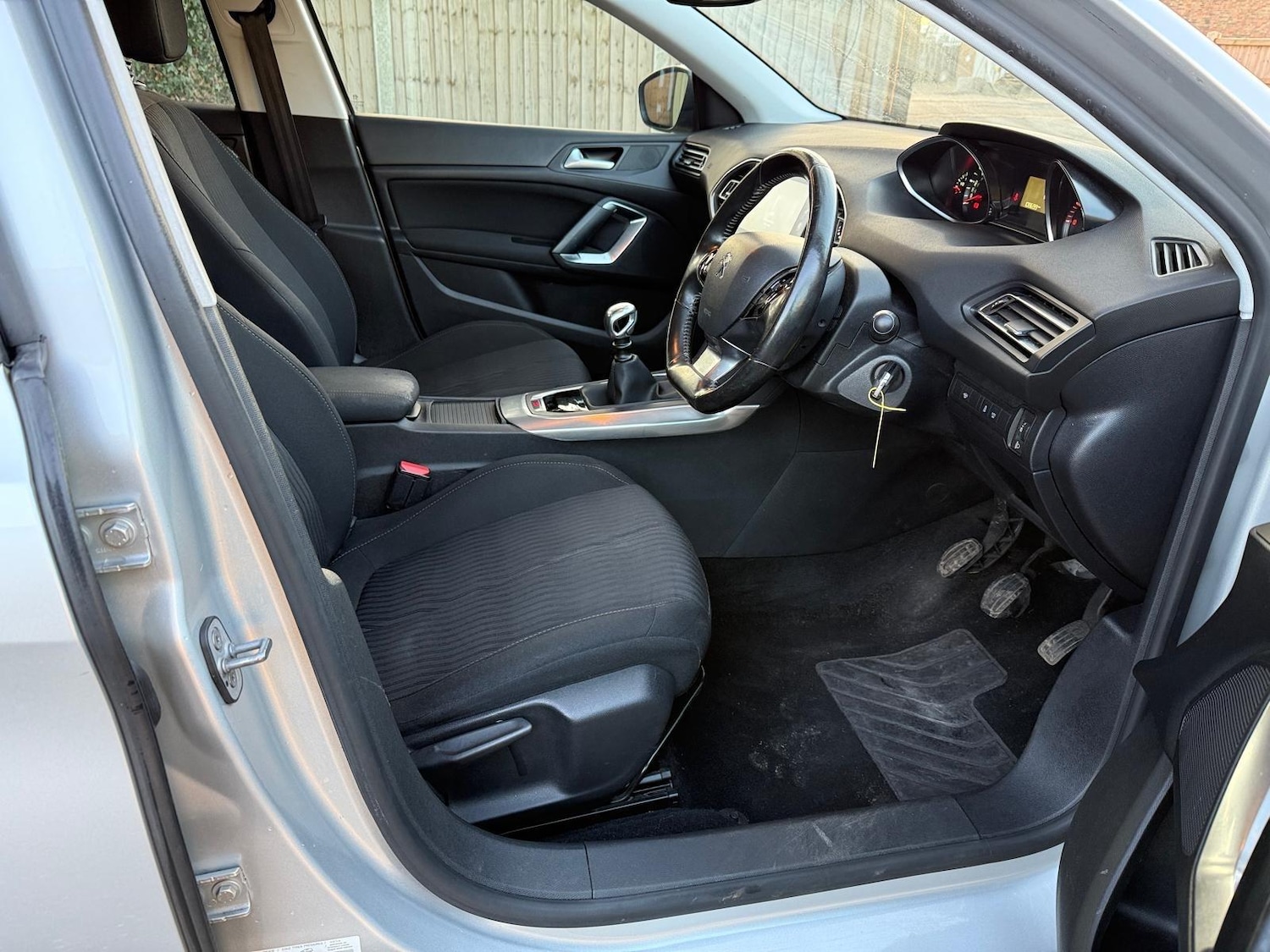 Used Peugeot 308 2015 for sale - 76936266: Photo 9