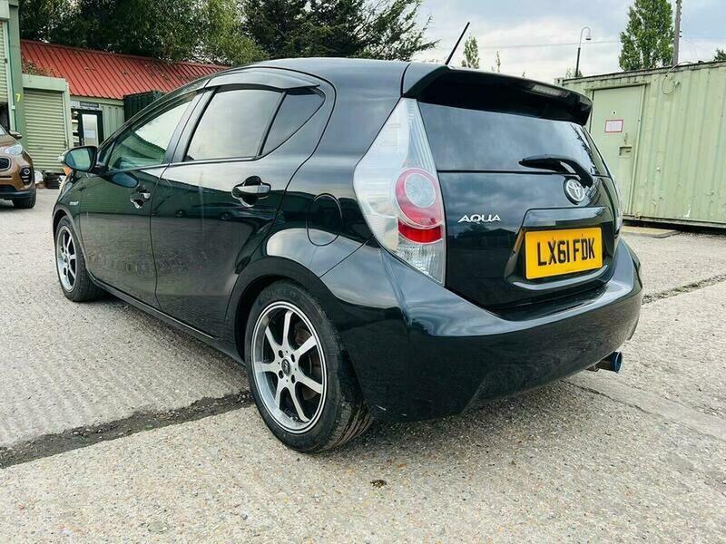 Used Toyota Aqua 2024 for sale - 76409542: Photo 12