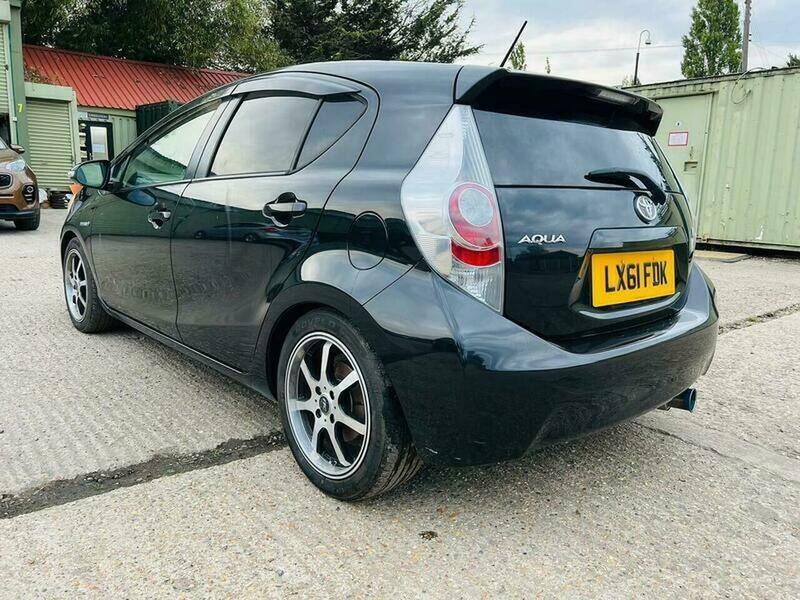 Used Toyota Aqua 2024 for sale - 76409542: Photo 7