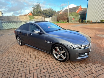 Used Jaguar XE 2016 for sale - 77266629: Photo
