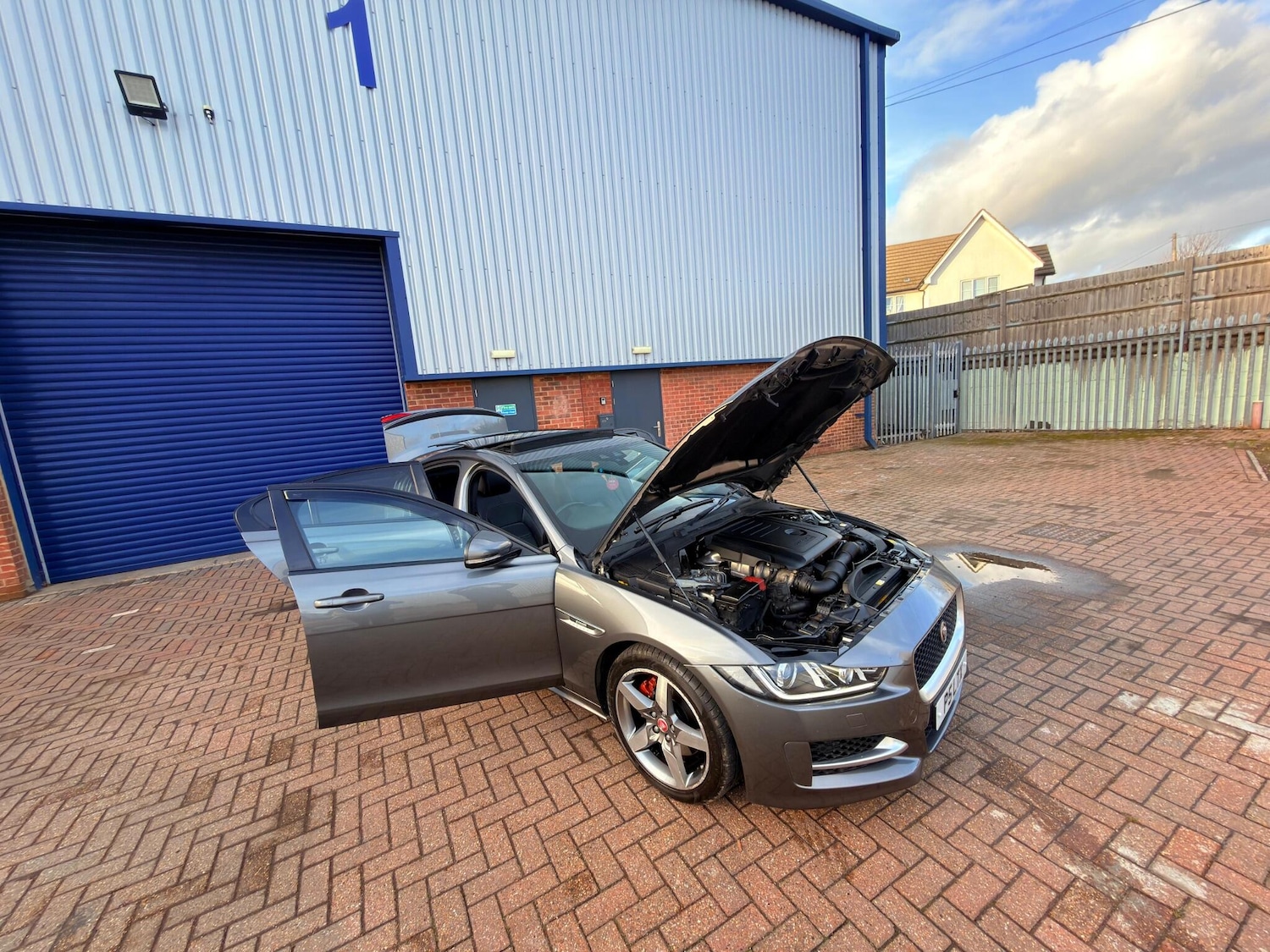 Used Jaguar XE 2016 for sale - 77266629: Photo 6