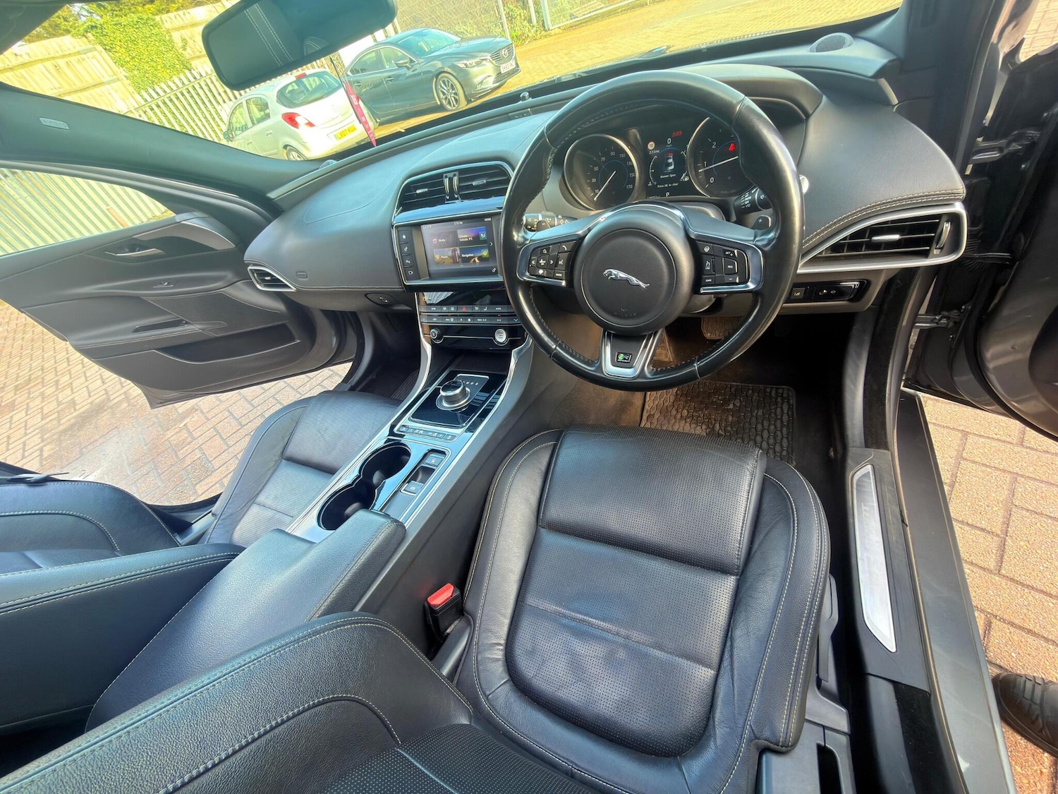 Used Jaguar XE 2016 for sale - 77266629: Photo 9