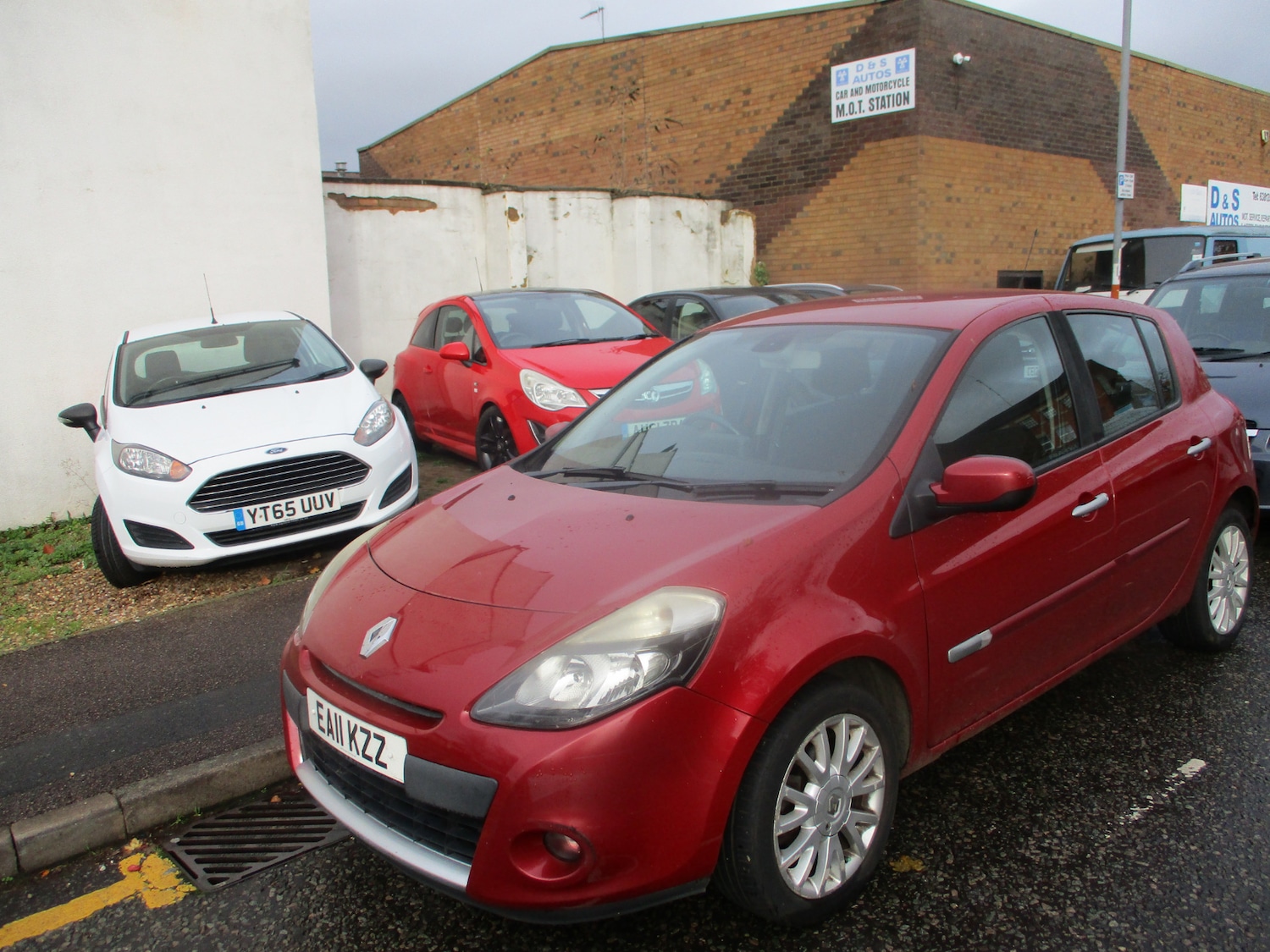 Used Renault Clio 2011 for sale - 76541371: Photo 2