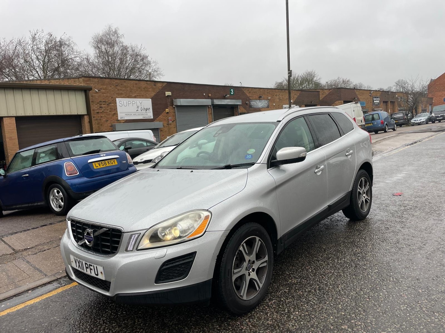 Used Volvo XC60 2011 for sale - 77234142: Photo 2