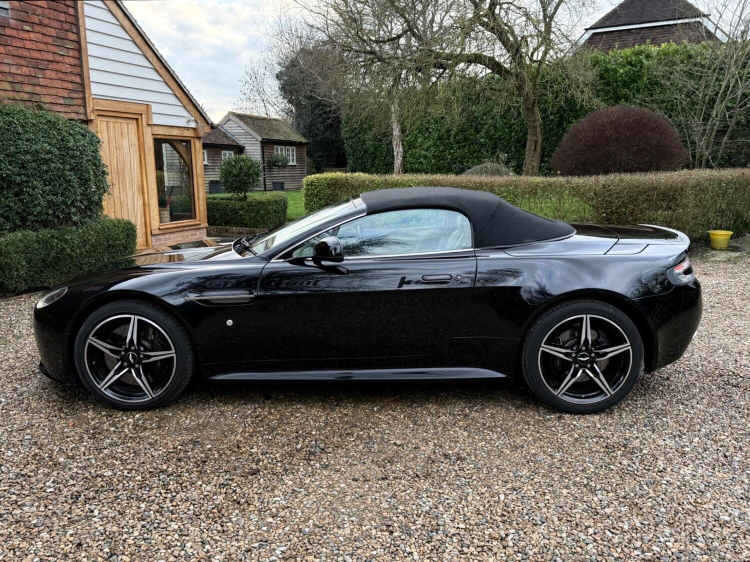 Used Aston Martin Vantage 2017 for sale - 77516011: Photo 12