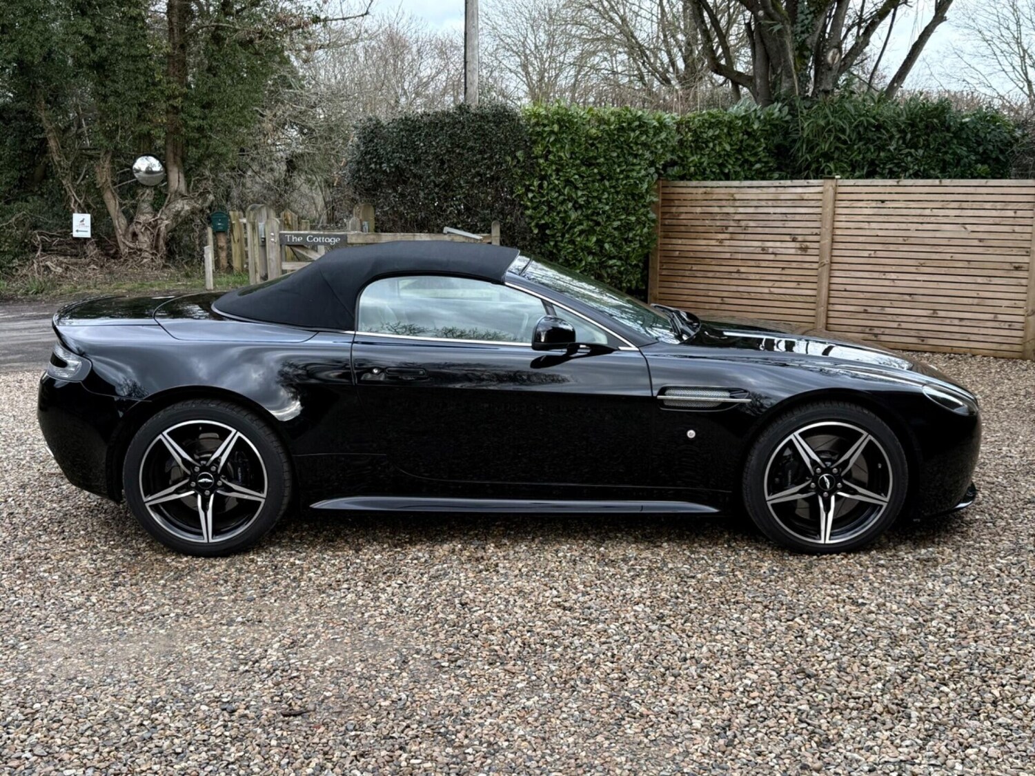 Used Aston Martin Vantage 2017 for sale - 77516011: Photo 16