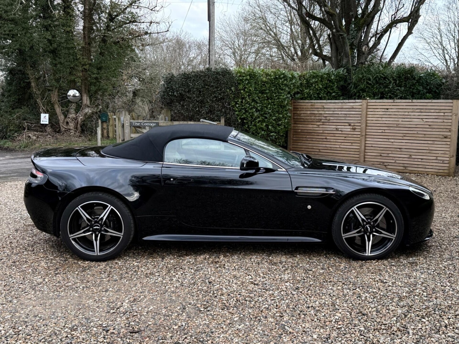 Used Aston Martin Vantage 2017 for sale - 77516011: Photo 17