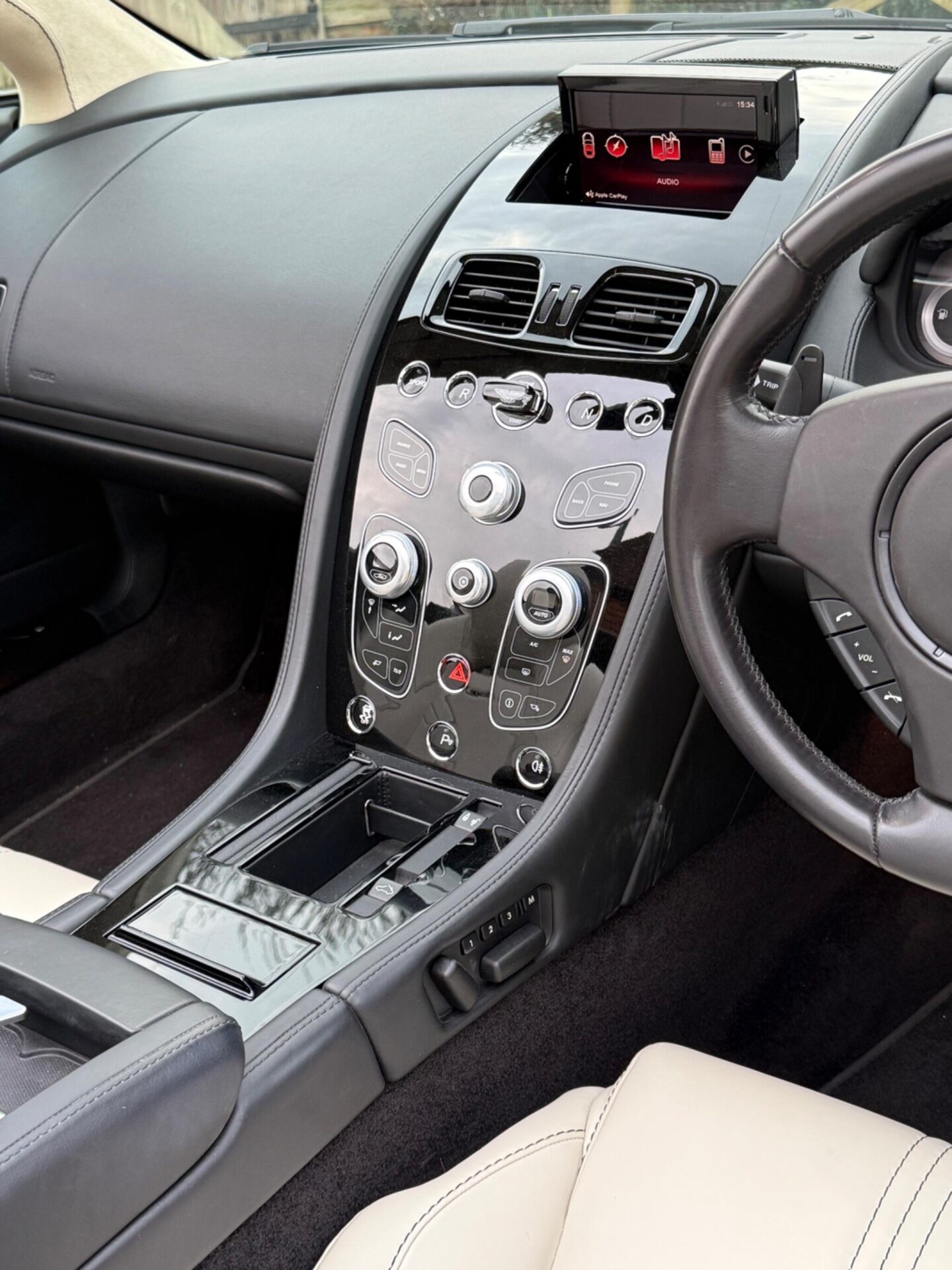 Used Aston Martin Vantage 2017 for sale - 77516011: Photo 23