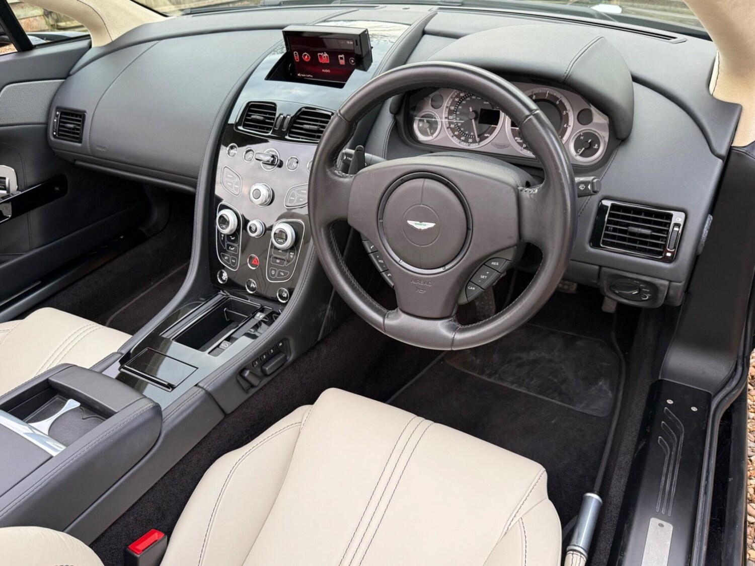 Used Aston Martin Vantage 2017 for sale - 77516011: Photo 24