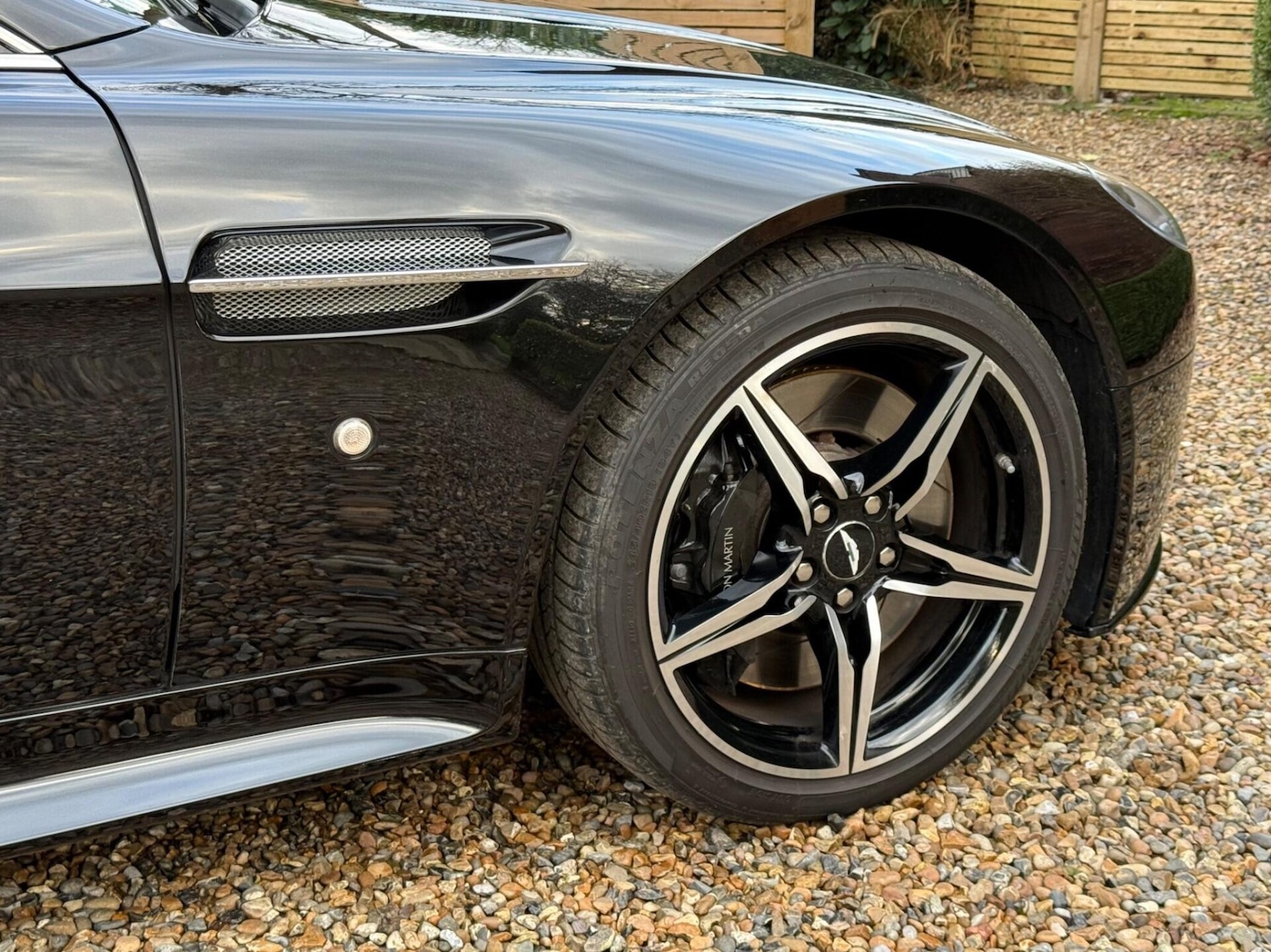 Used Aston Martin Vantage 2017 for sale - 77516011: Photo 3