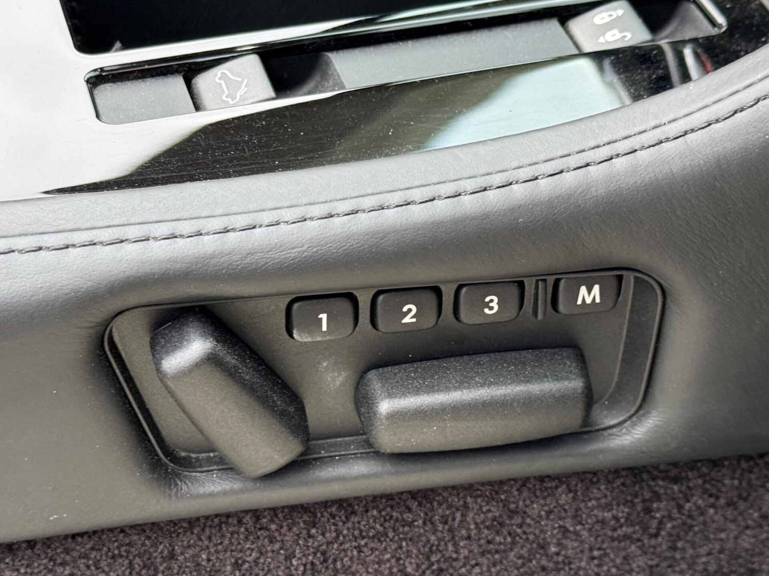 Used Aston Martin Vantage 2017 for sale - 77516011: Photo 31