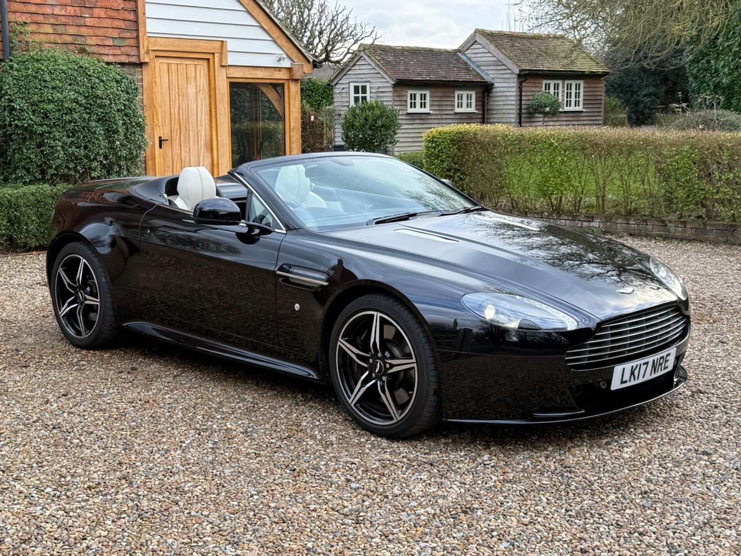 Used Aston Martin Vantage 2017 for sale - 77516011: Photo 4