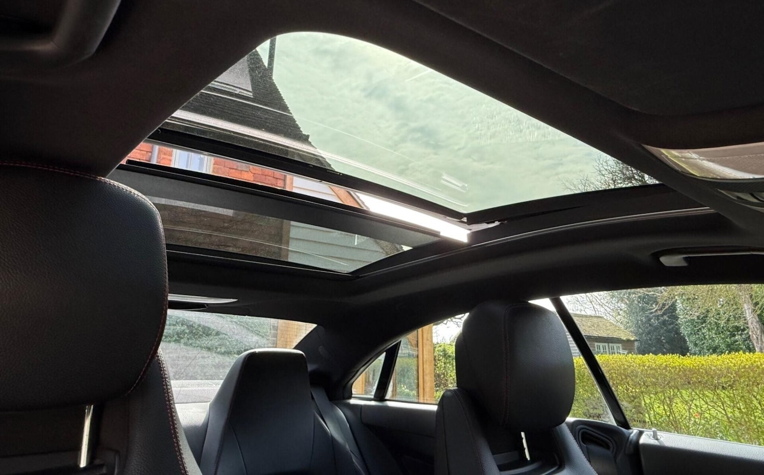 Used Mercedes-Benz E Class 2015 for sale - 77983661: Photo 3