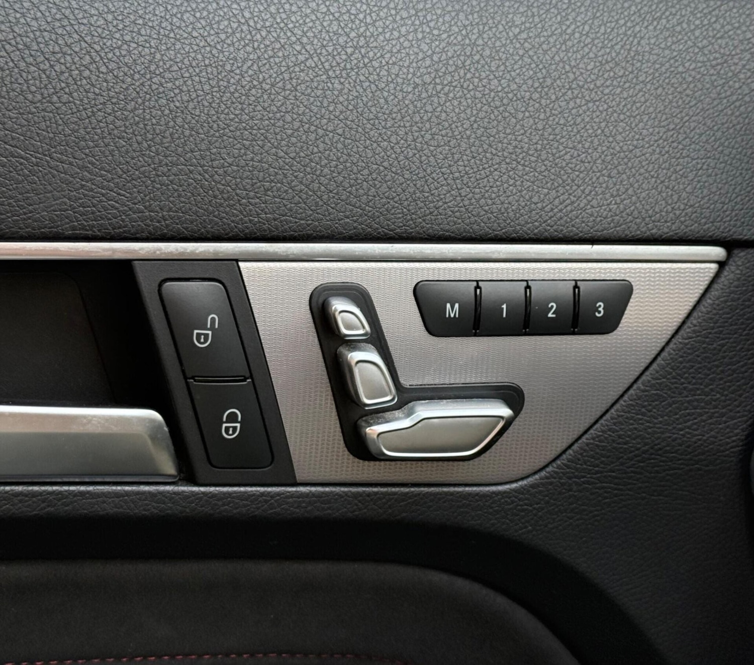 Used Mercedes-Benz E Class 2015 for sale - 77983661: Photo 32