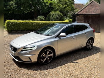 Used Volvo V40 2019 for sale - 79124594: Photo
