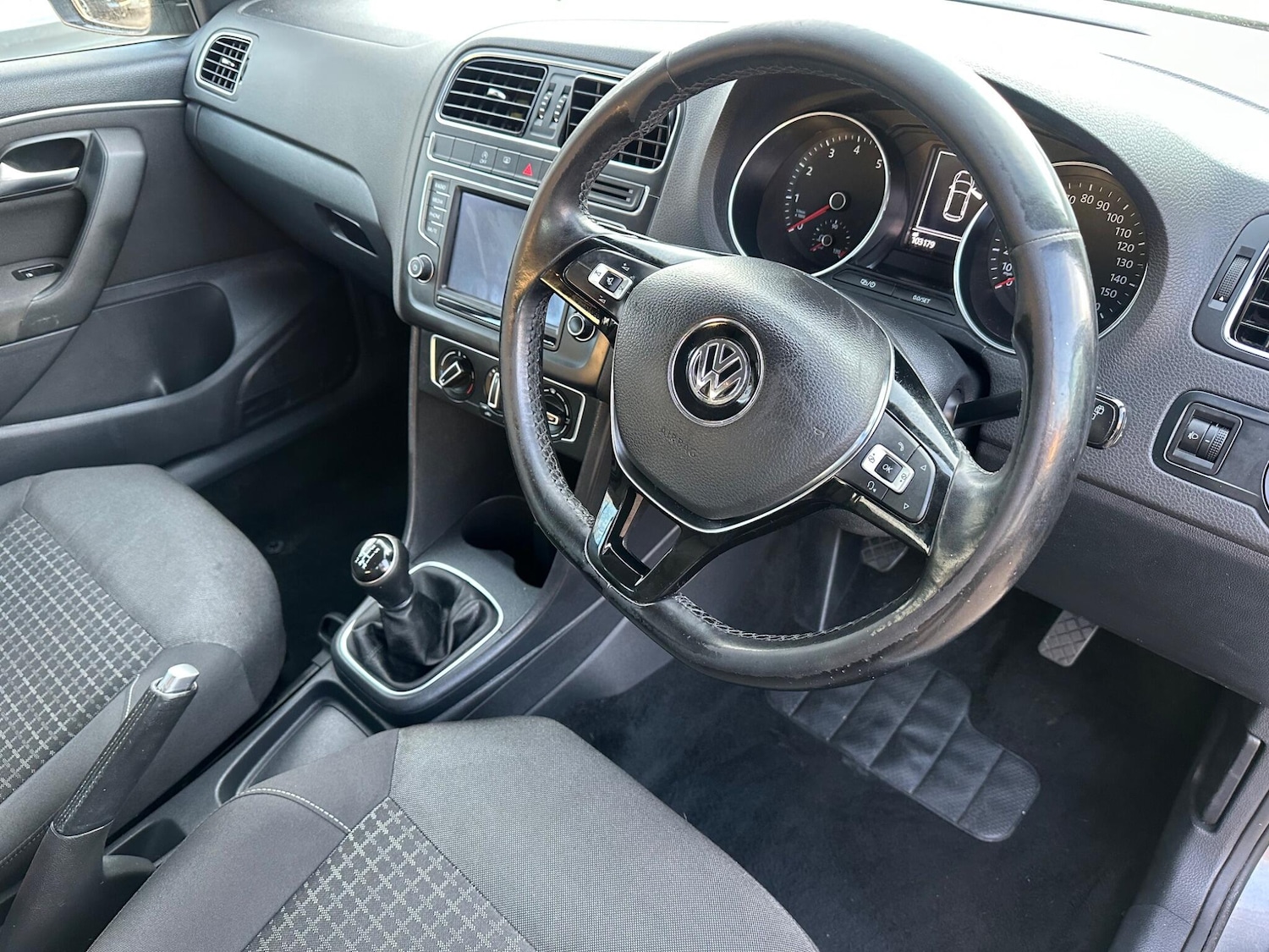 Used Volkswagen Polo 2015 for sale - 76922158: Photo 21