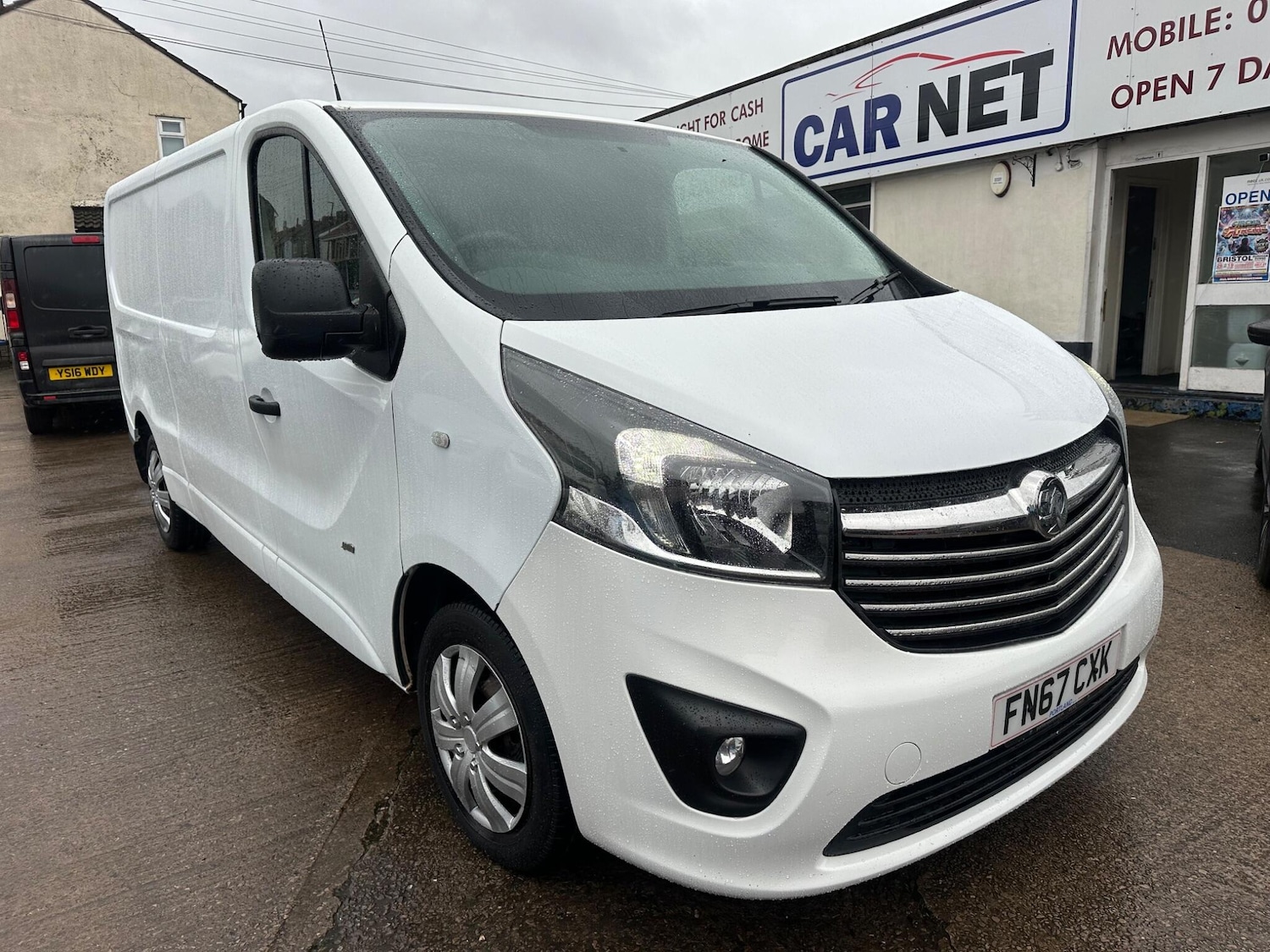 Used Vauxhall Vivaro 2017 for sale - 76922154: Photo 2