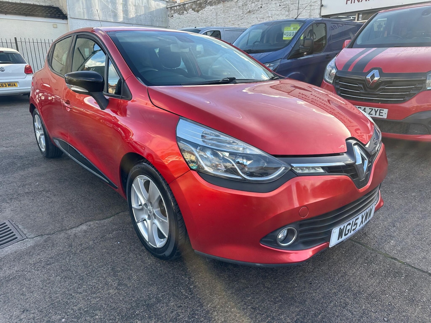Used Renault Clio 2015 for sale - 76573282: Photo 2