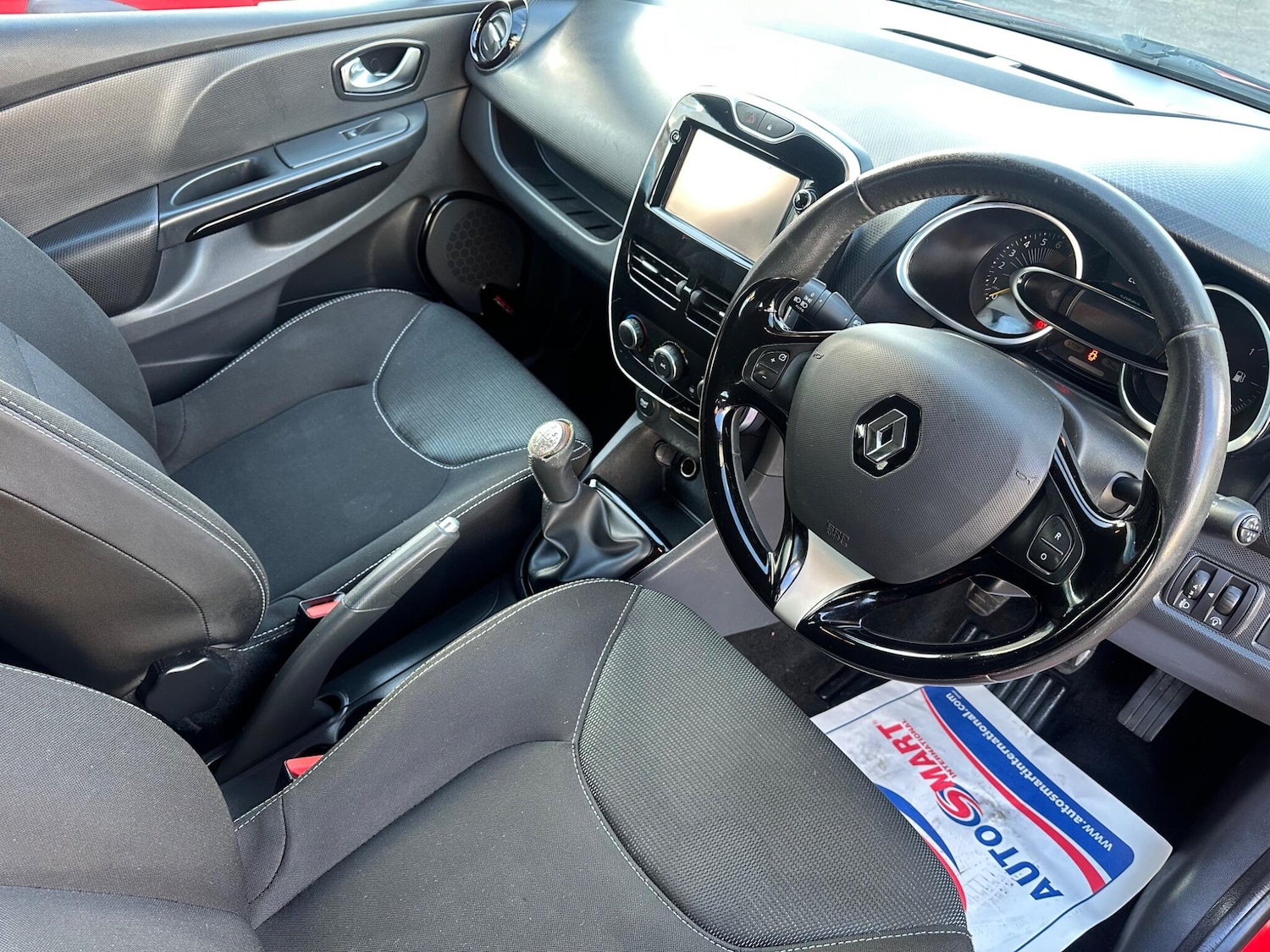 Used Renault Clio 2015 for sale - 76573282: Photo 21