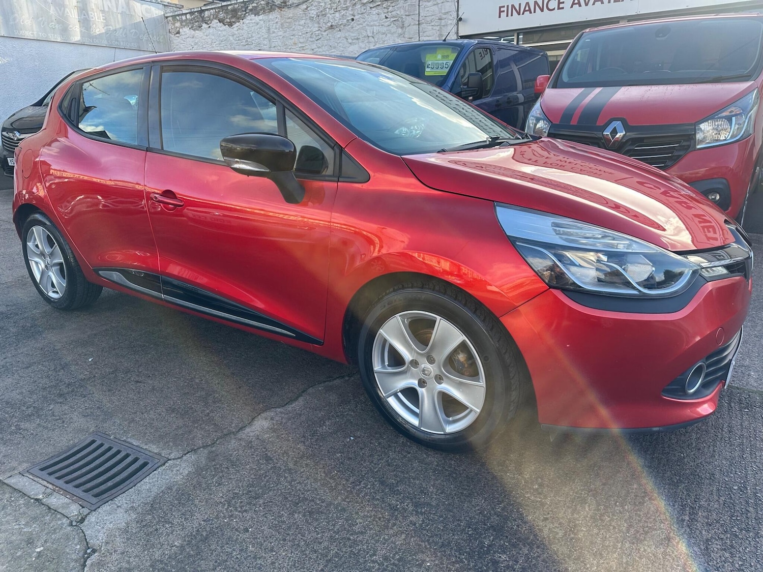 Used Renault Clio 2015 for sale - 76573282: Photo 4