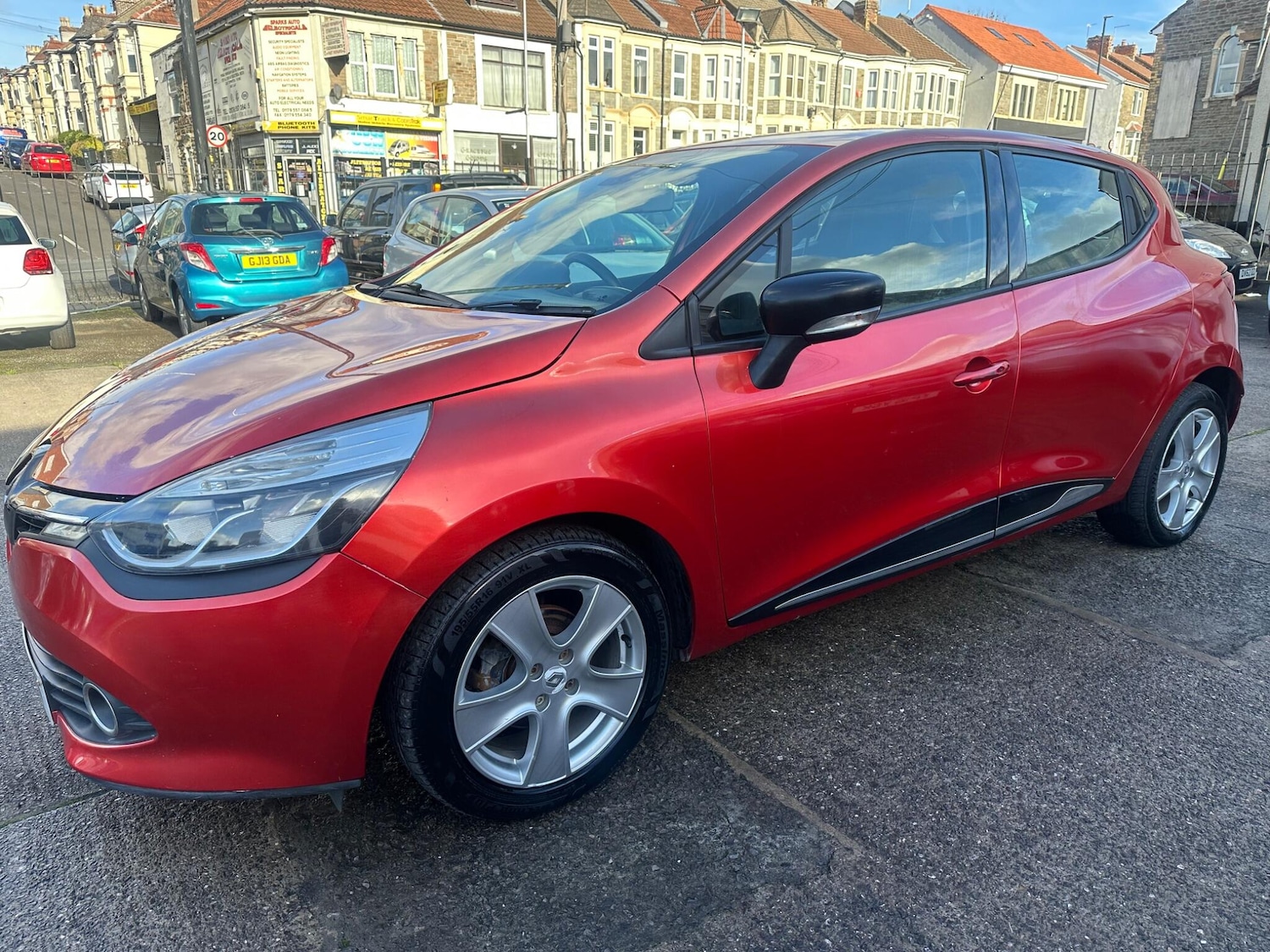 Used Renault Clio 2015 for sale - 76573282: Photo 9