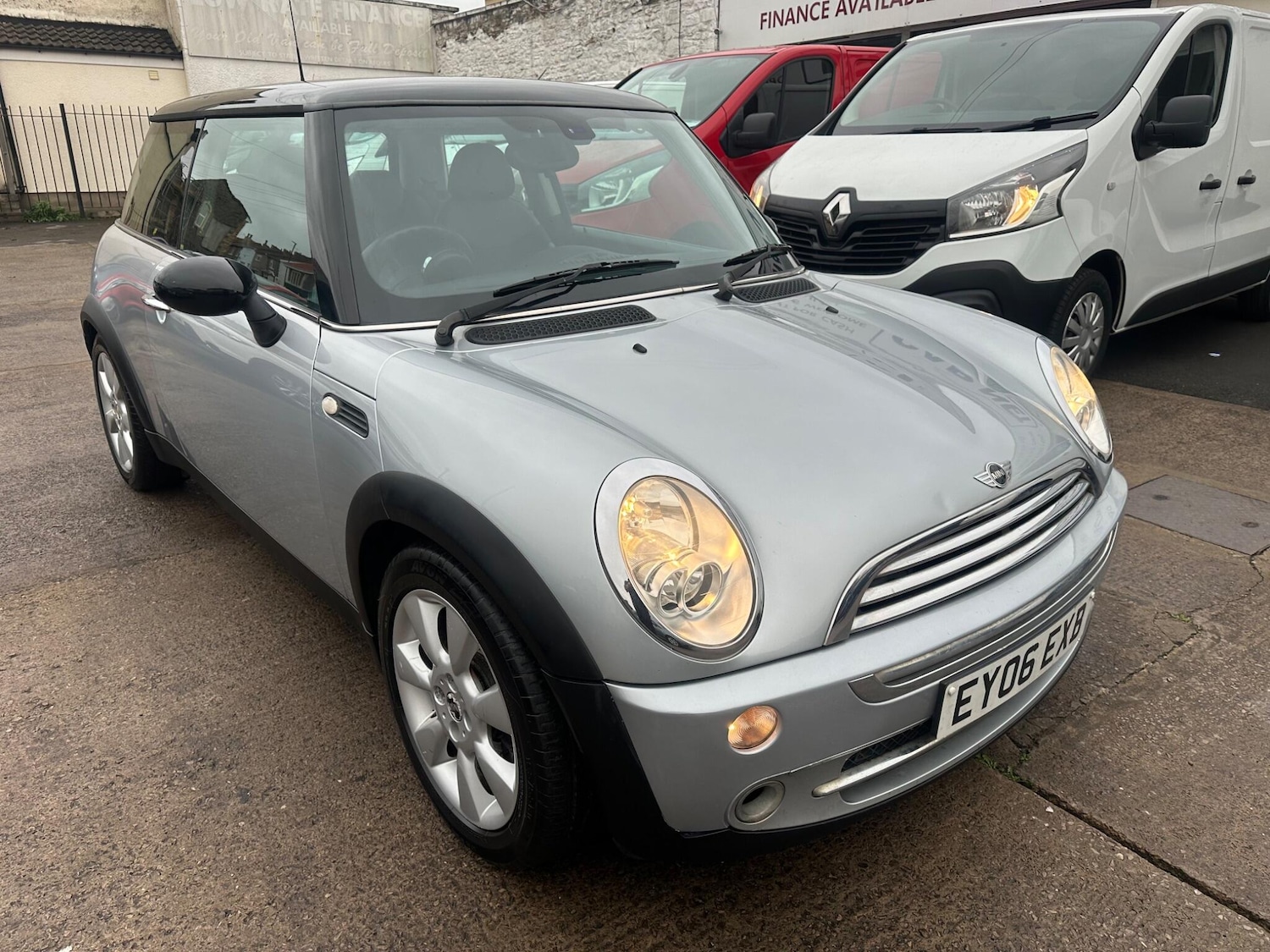 Used MINI Hatch 2006 for sale - 76728350: Photo 2