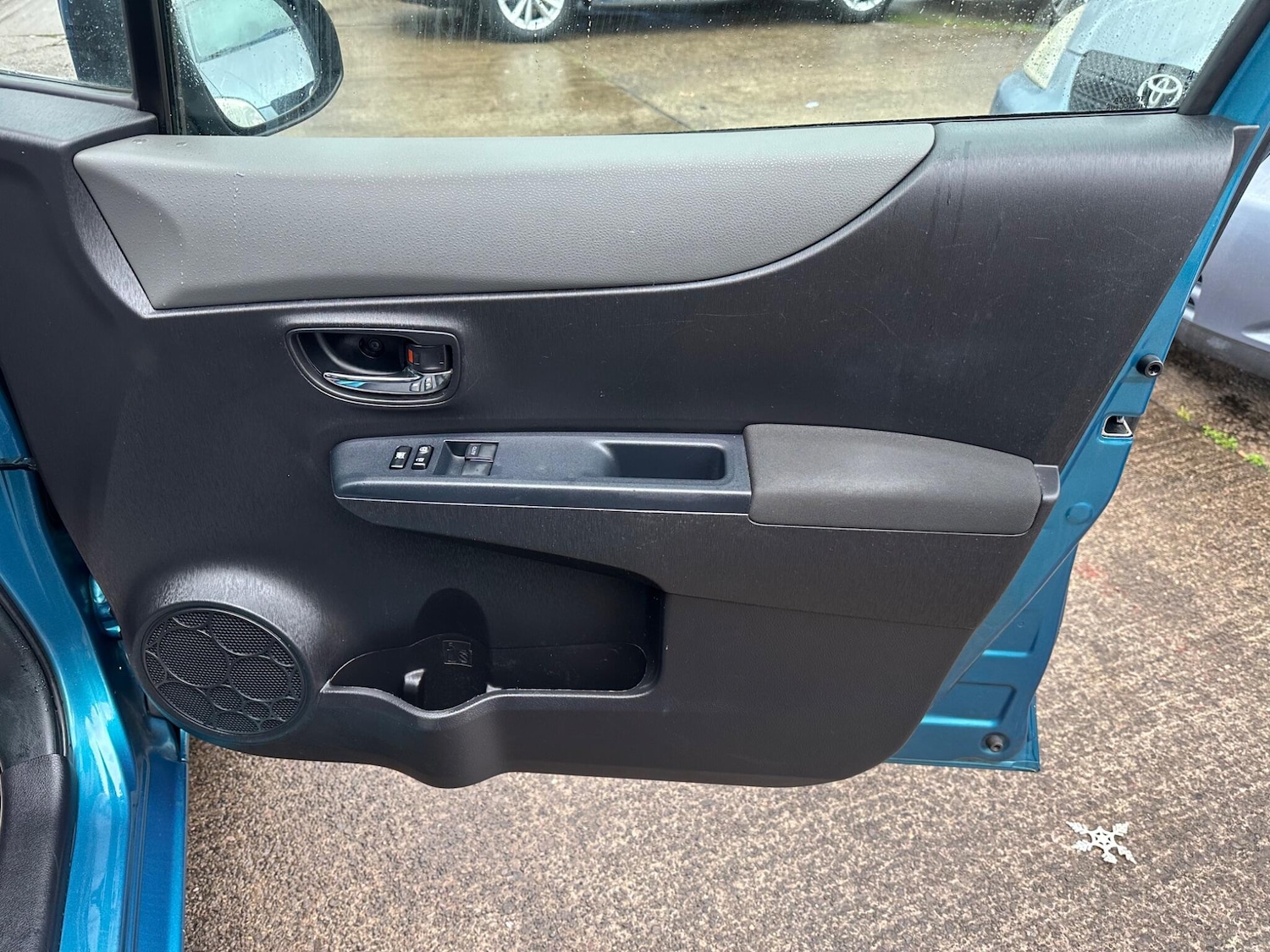 Used Toyota Yaris 2013 for sale - 76549930: Photo 17