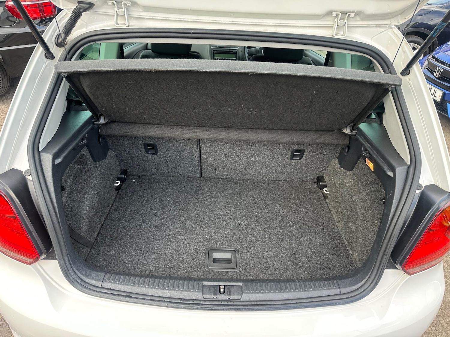 Used Volkswagen Polo 2010 for sale - 76398789: Photo 22