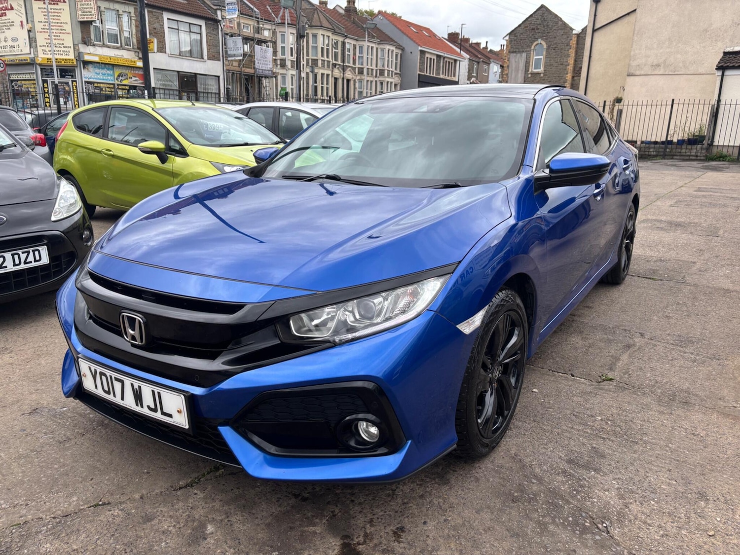 Used Honda Civic 2017 for sale - 75687630: Photo 11